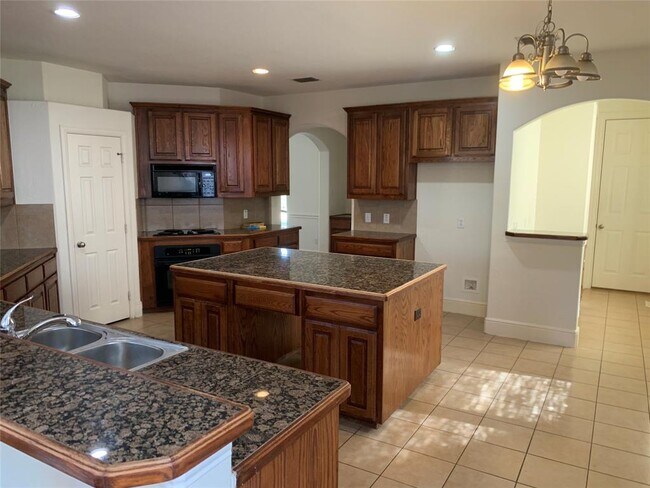 Building Photo - 2706 Garrett Dr