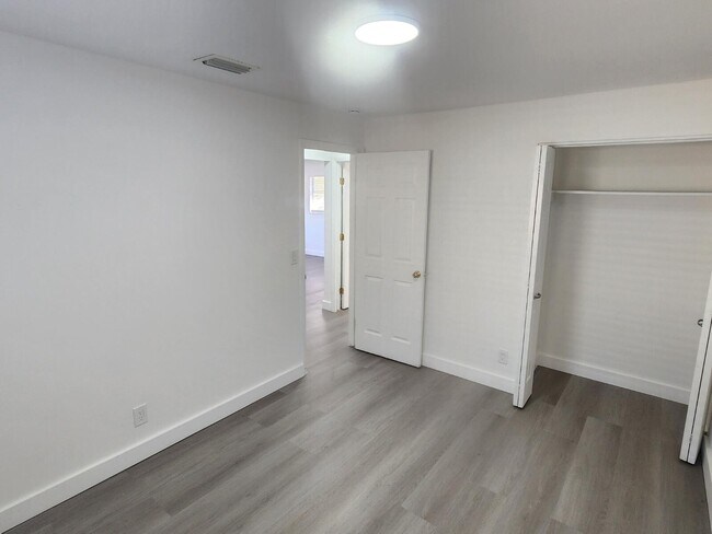 Foto del edificio - 1617 N J St