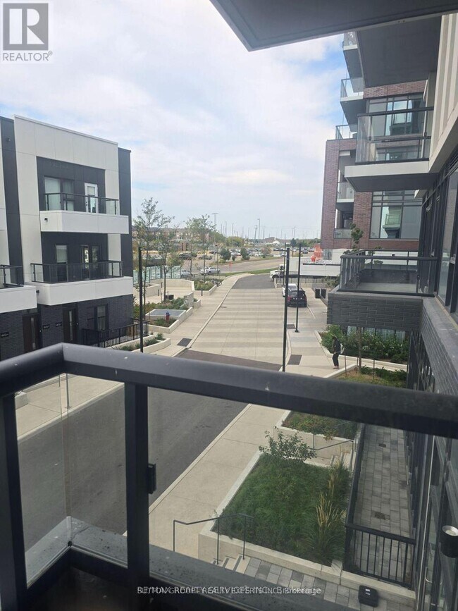 Photo du bâtiment - 10 Lagerfeld Dr