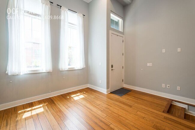 Foto del edificio - 607 McClellan St