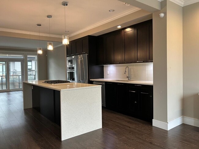 Building Photo - 16488-16464 64 Ave