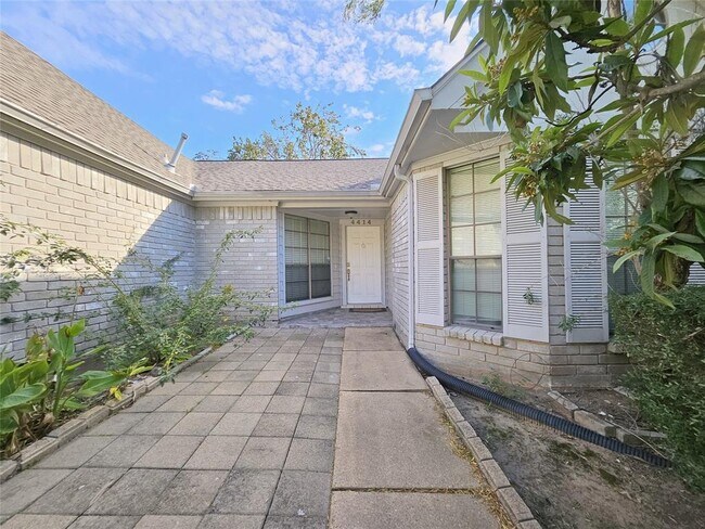 Building Photo - 4414 Waterfall Way