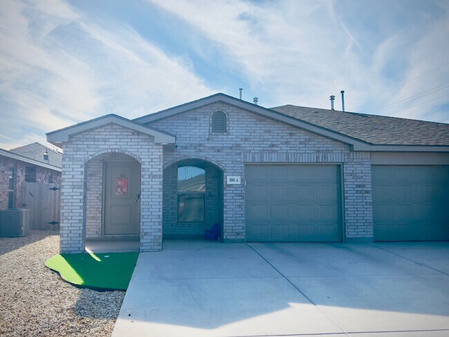 Foto del edificio - MOVE-IN SPECIAL: $700 Off First Full Month...