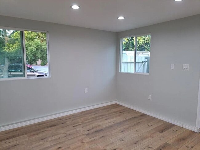 Building Photo - 6657 Zelzah Ave