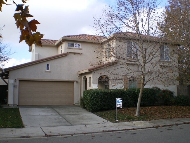 Foto del edificio - Natomas 4bd/2.5bth Single Family Home