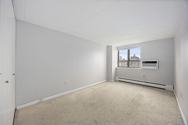 Building Photo - 300 W 110th St