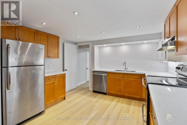 Building Photo - 902 Donovan Crescent