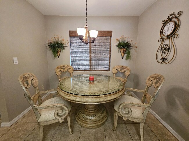 Foto del edificio - 13091 Cross Creek Blvd