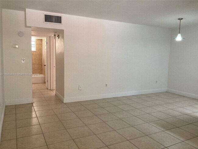 Foto del edificio - 1851 NE 168th St
