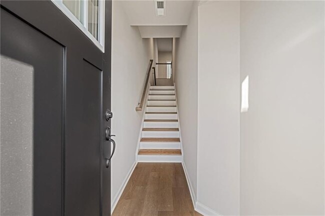 Building Photo - 204 Scenic Dr