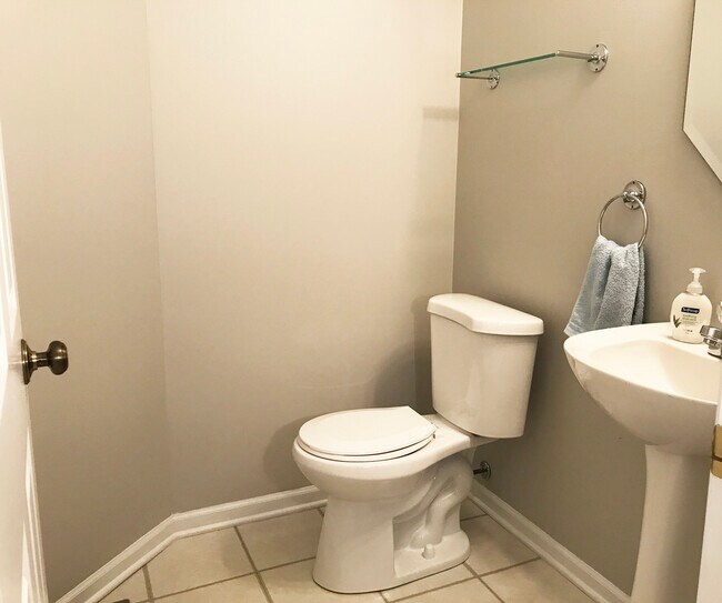 Building Photo - 2938 Rutland Cir