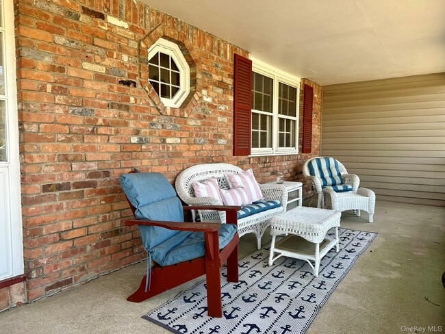 Building Photo - 5 Bronze Ct