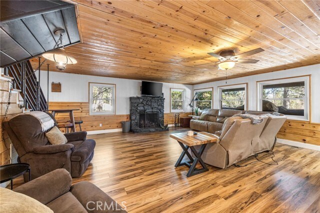 Foto del edificio - 547 Chipmunk Ln