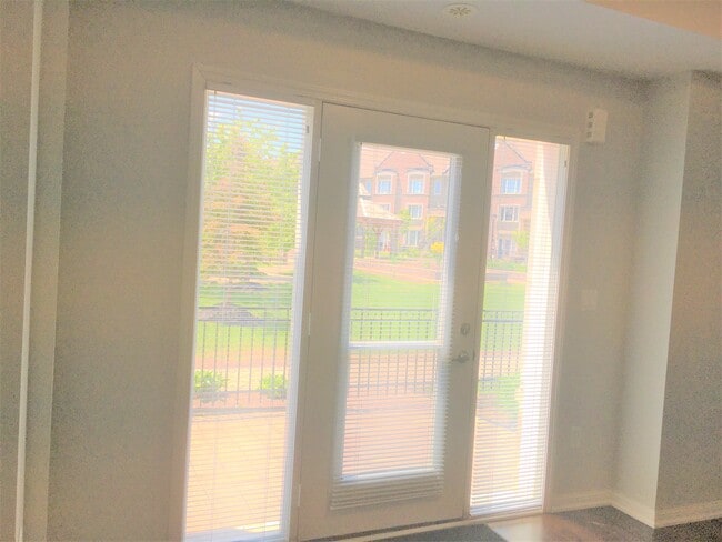 Building Photo - 3135 Boxford Cres