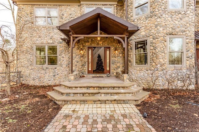 Foto del edificio - 1 Rocky Brook Rd