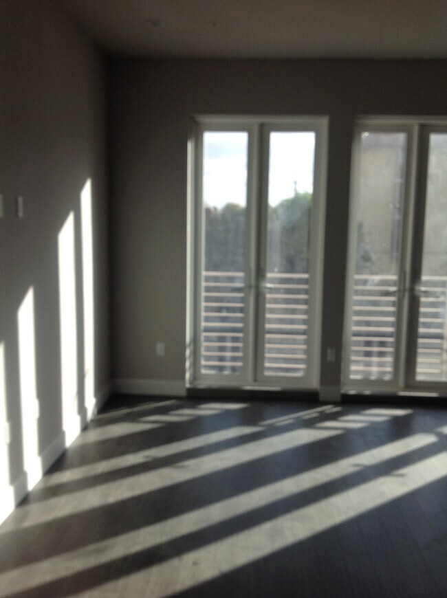 Building Photo - 5017 Laurel Canyon Blvd