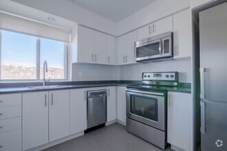 Building Photo - 4555 Av. Bonavista