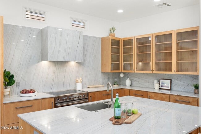 Building Photo - 7471 E Sunnyvale Dr