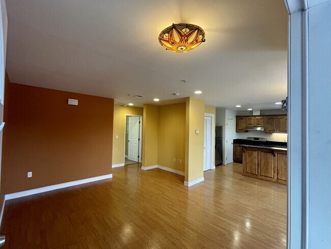 Foto del edificio - 1061 Saturn Blvd