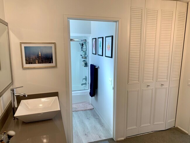 Foto del edificio - 5301 Balboa Blvd