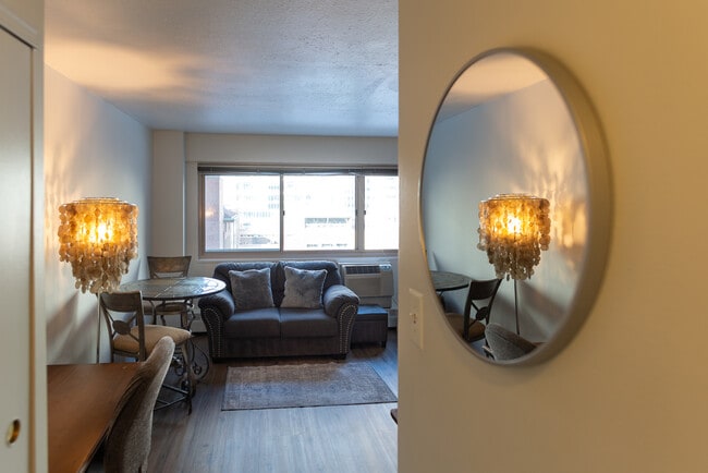 Building Photo - 2101 Chestnut