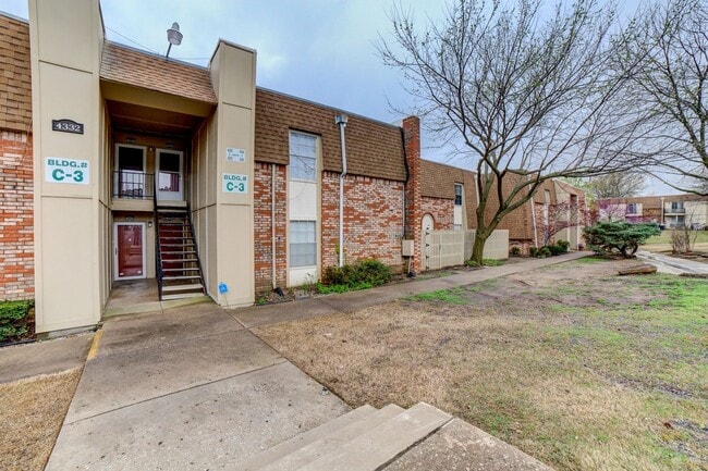 Building Photo - 2 Bed | 2 Bath Condo in Central Tulsa!