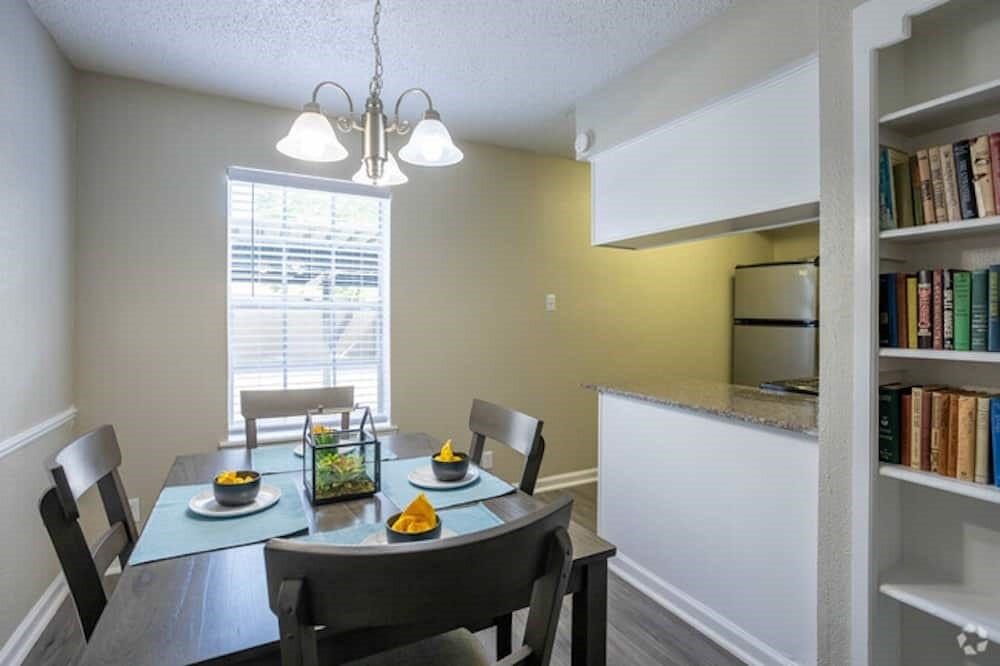 Foto principal - 6505 Westheimer Rd