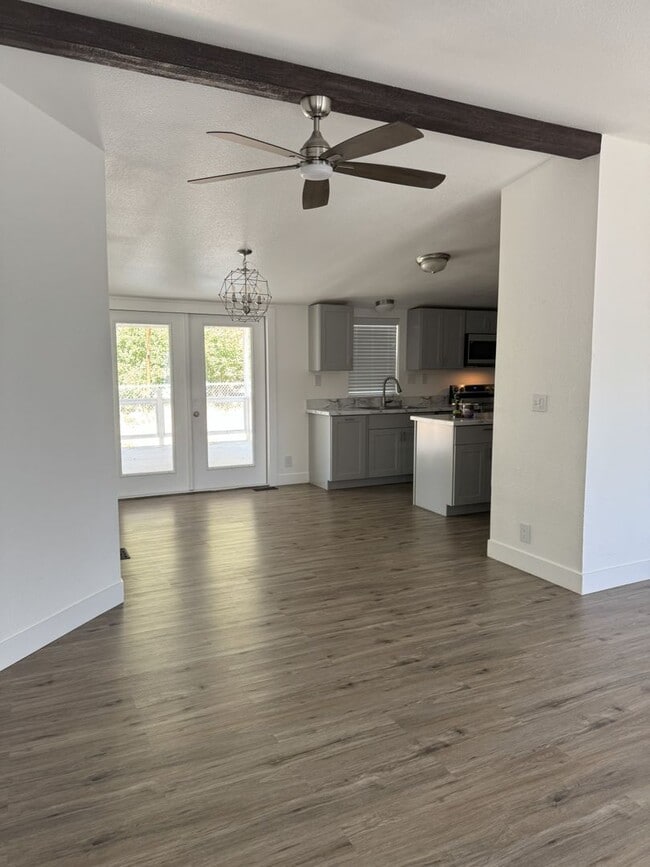 Building Photo - 805 Gerone St