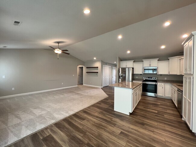 Building Photo - 2307 Redmond Ave