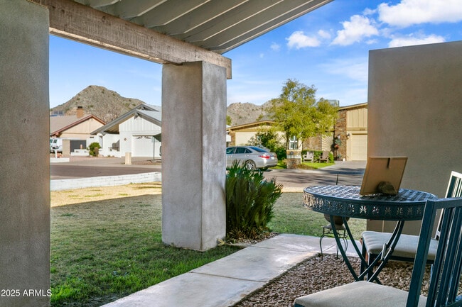 Building Photo - 2707 E Louise Dr