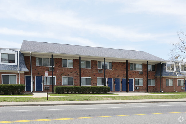 Building Photo - Cambridge Garden Apartments