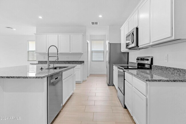 Building Photo - 2856 W Seaver Ave