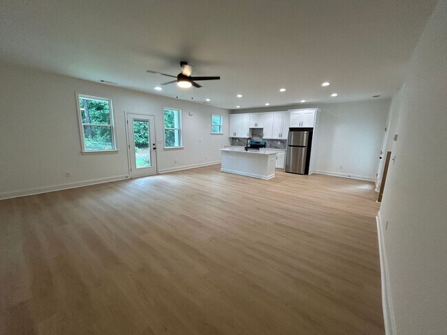 Building Photo - NEW CONSTRUCTION! AVAILABLE AUGUST 9TH 2026!