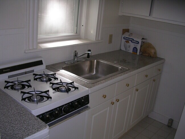 Building Photo - 211 Park Dr