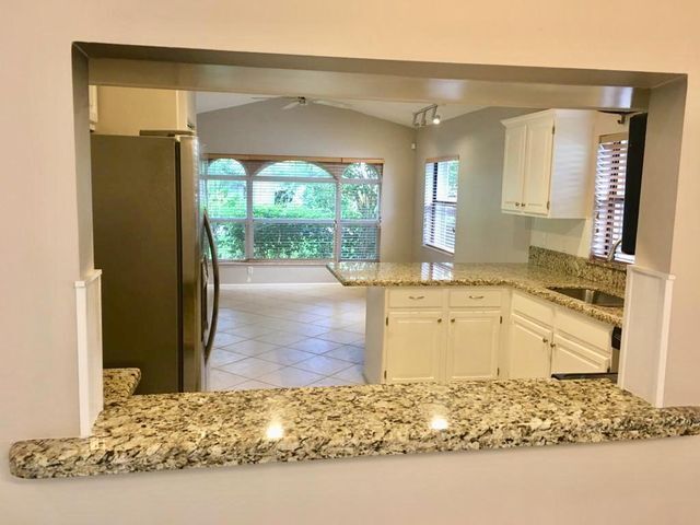 Foto del edificio - 1138 SW 20th St