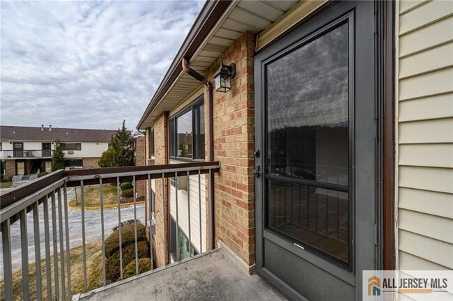 Building Photo - 628 Cricket Ln