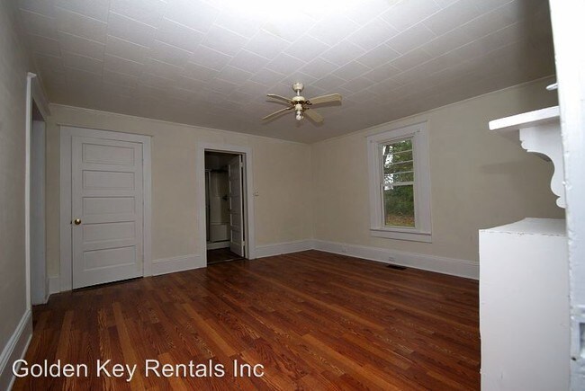 Building Photo - 2 br, 1 bath House - 202 N Washington St