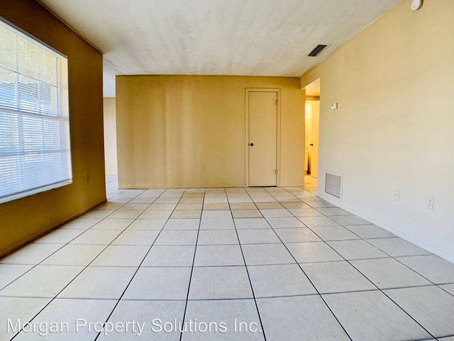Foto del edificio - 5214 Curry Ford Rd