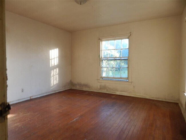 Building Photo - 3205 Francis St