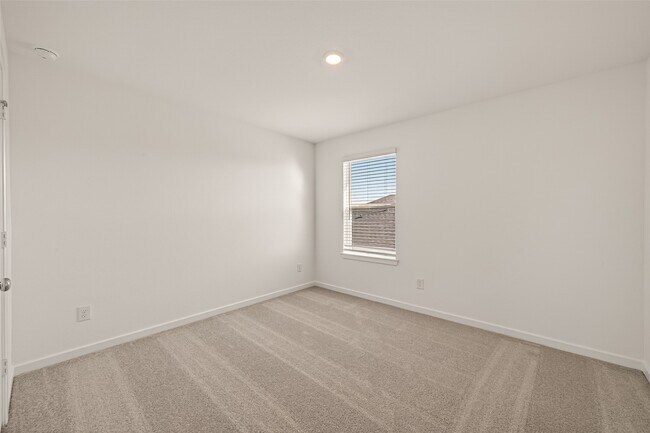 Foto del edificio - 21926 Sam Raburn Dr