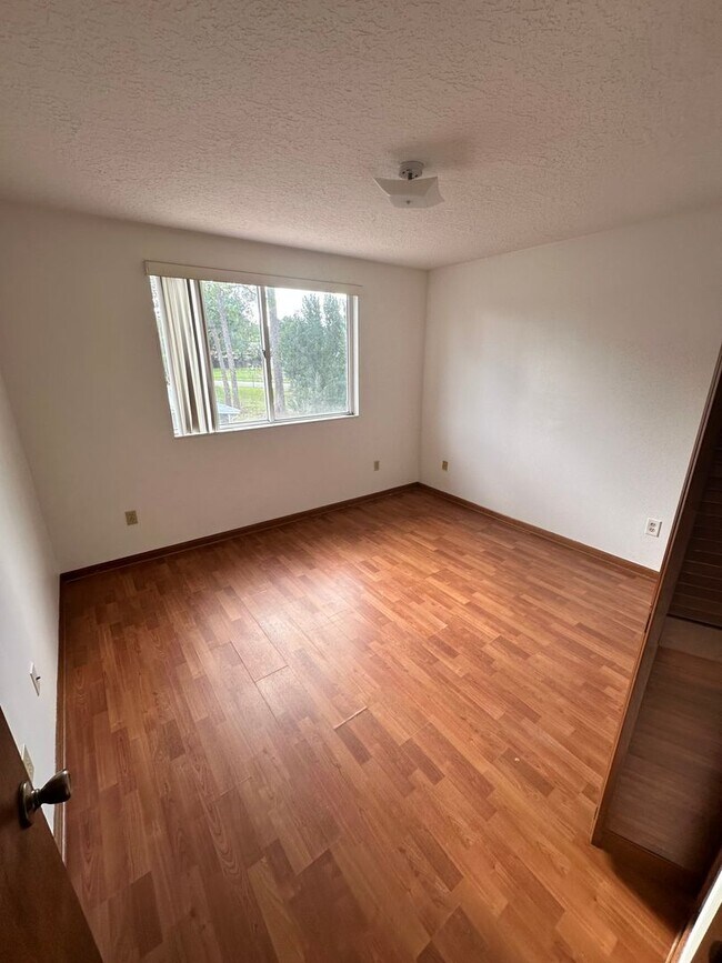 Foto del edificio - 3 Bedroom Townhome - New Pictures Coming Soon!!