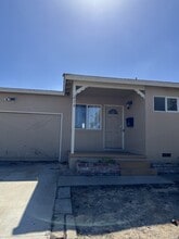 Building Photo - 476 Reindollar Ave