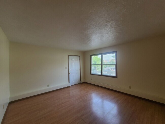 Foto del edificio - 2865 University Avenue