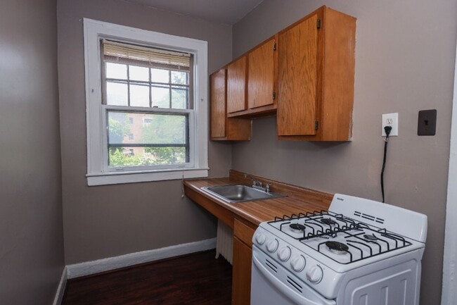 Interior Photo - 691 Seward