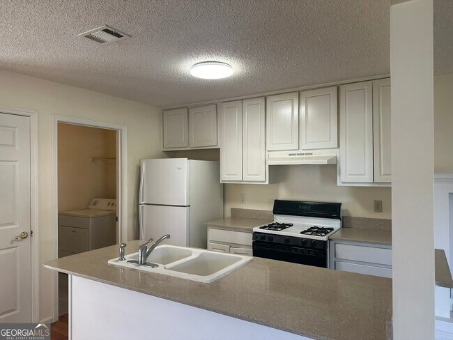 Building Photo - 839 Tramore Dr