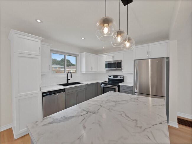Building Photo - 14 Clement Pl