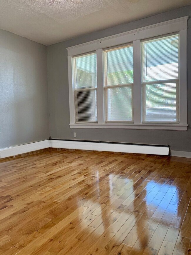 Foto del edificio - Beautiful 6 bedroom house in St. Paul!!