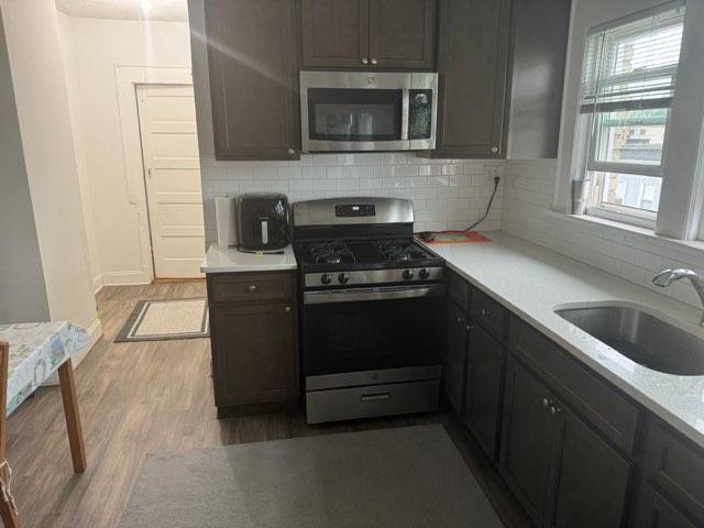 Building Photo - 647 Anderson Ave