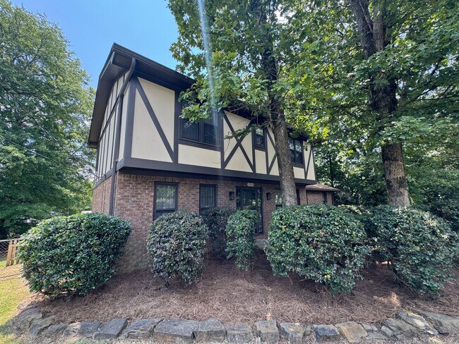 Foto del edificio - Renovated 3/2.5 House in Chieftain Hills- ...