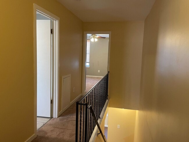 Building Photo - Freshly Renovated 2 Bedroom 1 Bath a block...